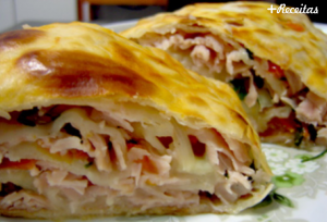 Pastelão de pizza de forno recheado