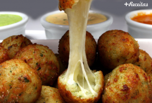 Bolinho de arroz com queijo