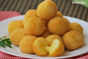 Bolinho de queijo com apenas 3 ingredientes